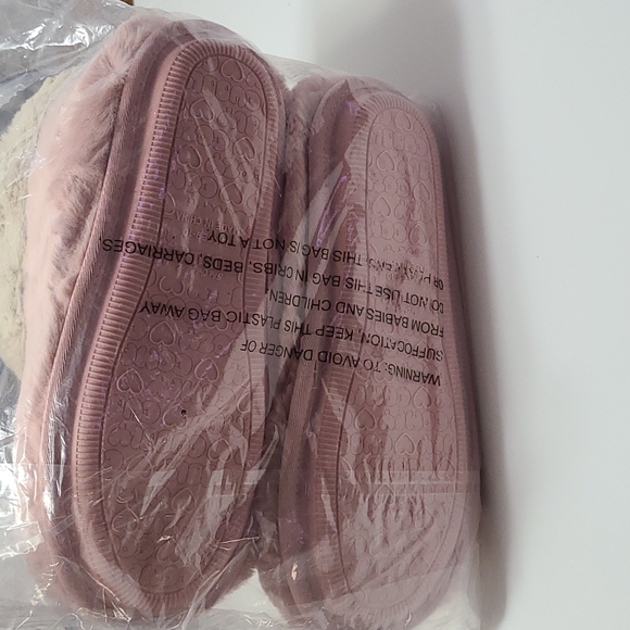 Muk Luksv Women Slippers - Picture 6 of 8